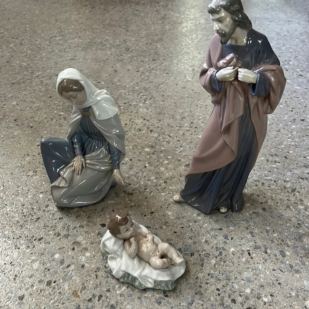 NAO Nativity set hand maid in Spain by LLADRO